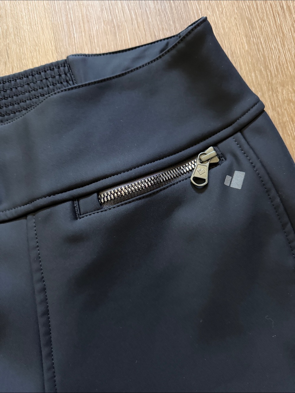 Obermeyer Black Women’s Stirrup Ski Pants with Zipper Pocket size 6 - Picture 6 of 10